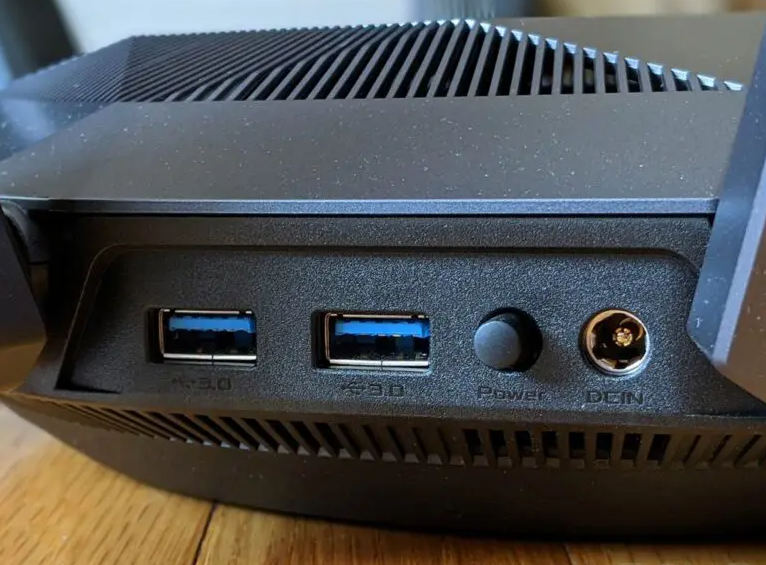 Router with USB Port 